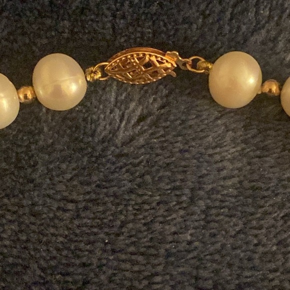 Pearl Necklace with 14K Gold Elegant and Class in one - Picture 6 of 17